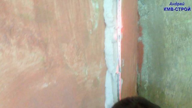 установка штукатурного маяка на стену с помощью уровня GLL 3-80