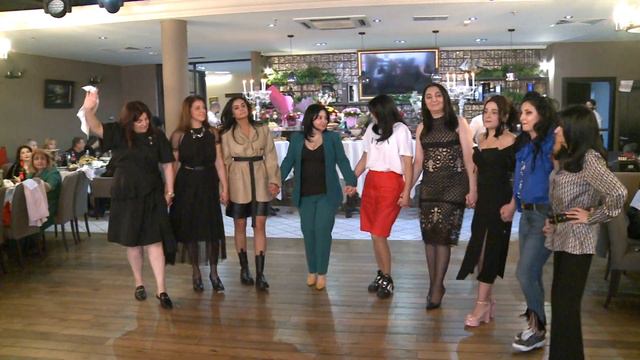 День Рождения Юли  -  поет Мадлен Ишоева смотреть онлайн