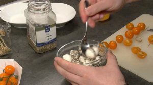 Канапе Черри и моцарелла
