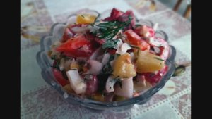 Овощной салат с кальмарами
