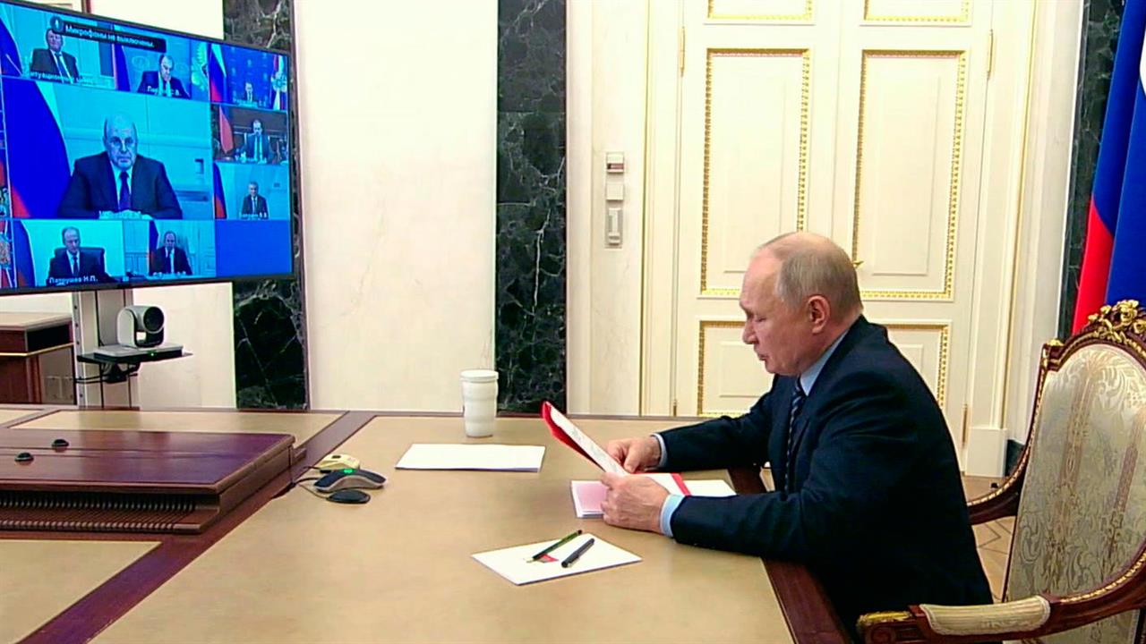 Владимир Путин провел оперативное совещание с постоянными участниками Совета безопасности России