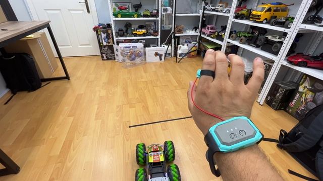 Gesture Control RC Stunt Monster Truck смотреть онлайн