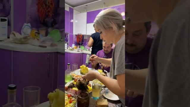 Сегодня праздник у нас ? Скоро всё узнаете во влоге??? смотреть онлайн