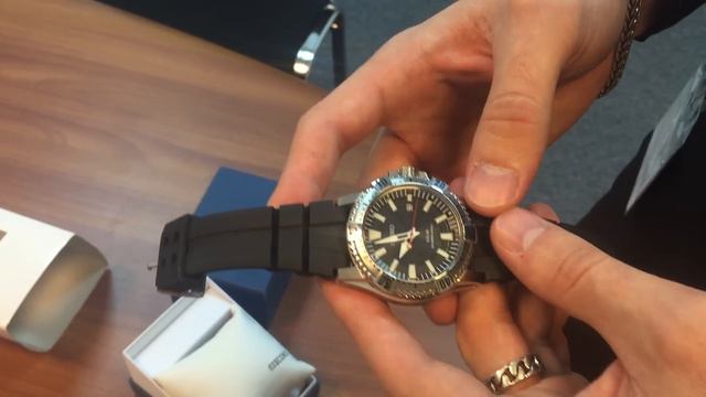 Посмотрим на Seiko Solar Diver (SBDJ007) смотреть онлайн