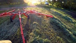 сгребаю эспарцет с костром