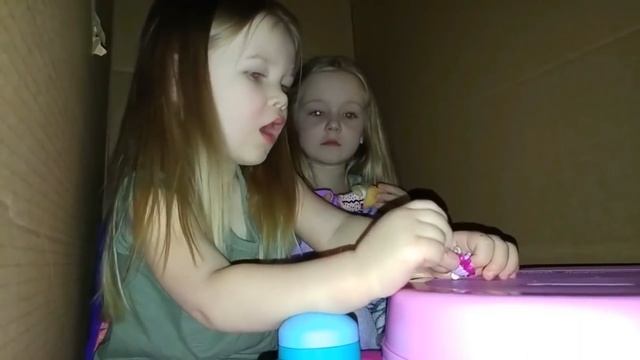 I Mailed Myself in a Box to Cookie Swirl C with Little Sister!!! Met Evan on Way to Ryan Toy Review смотреть онлайн