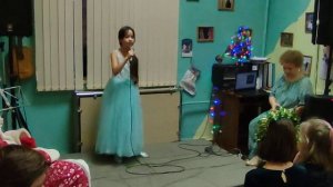 песня "Новогодняя колыбельная" автор Александр Ермолов. Поёт Ризоева Камила.