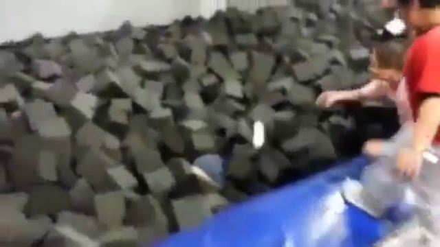 Полная девушка и батут смотреть онлайн