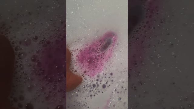 Бомбочки в ванной. Звуки воды в ванной. ASMR. смотреть онлайн