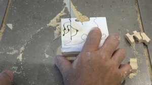 Выпиливание фигурки Дракона из массива липы на ленточной пиле