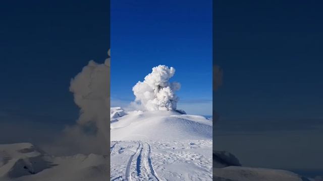 Извержение вулкана Эбеко. Курильские острова.