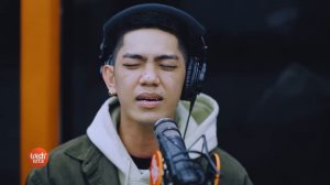 MC Einstein performs "Habol V.2" LIVE on Wish 107.5 Bus