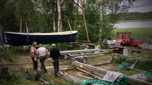 К морю... Спуск швертбота после капремонта.