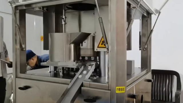 Оборудование для индукционной пайки фольги к горлышку флакона в фармацевтическом производстве