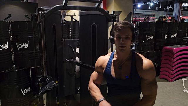 Тренировка ГРУДНЫХ + БИЦЕПС. Подготовка к весеннему сезону 2024 смотреть онлайн