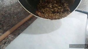 Козинаки из подсолнечных зёрен.