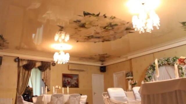 Парящие натяжные потолки с красивой фотопечатью