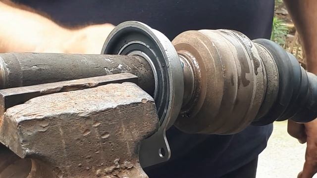 Замена подвесного подшипника правого привода VW Transporter T5 1.9 TDI 102 л.с. (BRS) смотреть онлайн