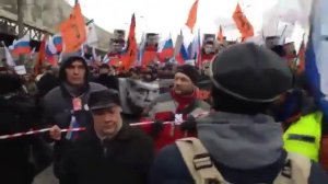 На Антикризисном марше с журналиста хотели сорвать георгиевскую ленту
