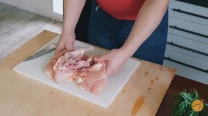 Как разделать курицу для куриного рулета. Удаление костей из курицы. Мясо одним куском без костей