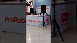 Роботы танцуют и брейк данс