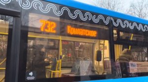 Автобус ЛиАЗ-5292.65 следует по кольцевому маршруту 732 ”Крылатское”