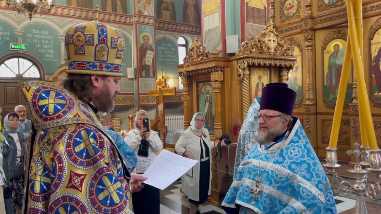 Вручение награды протоиерею Александру Кирюхину, настоятелю храма Пророка Божия Илии в Апрелевке