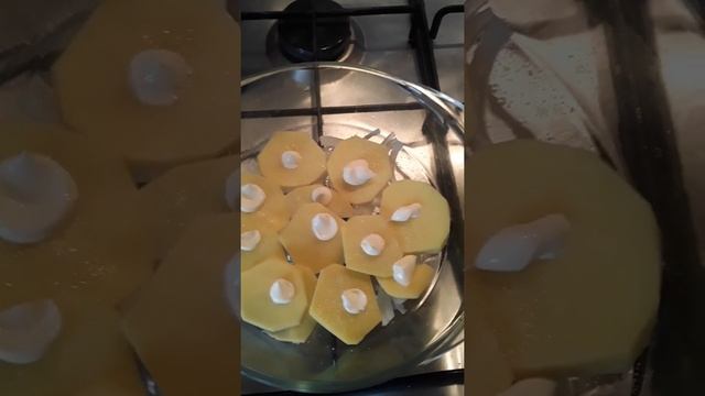 Готовим вместе/Рецепт мяса с овощами в духовке. Теперь готовлю только так!Пальчики оближешь! смотреть онлайн