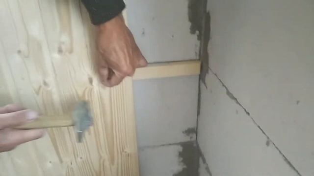 Бюджетный ремонт веранды/Обшиваем стены вагонкой
