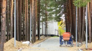 В Игриме благоустраивают парк «Сказочный бор»
