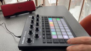 Первые 40 минут с Novation Circuit Tracks