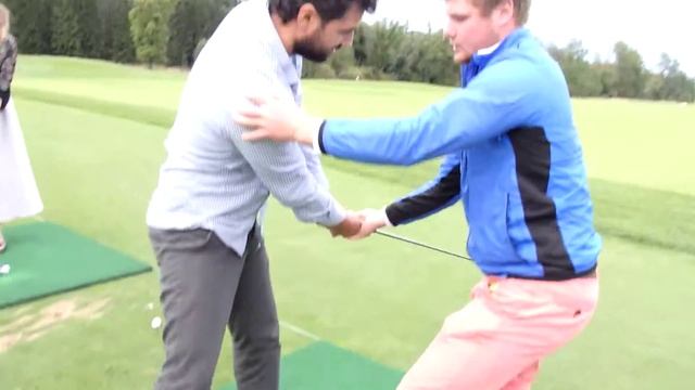 Учимся играть в гольф. Как правильно бить по мячу. смотреть онлайн