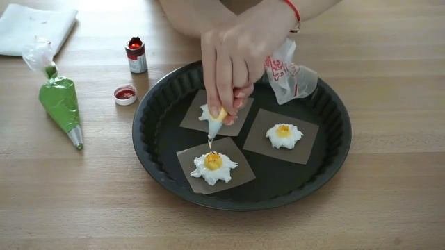 Как украсить кулич\паску\МК.Как сделать цветы из айсинга.Рецепт глазури без яиц. Easter Bread Glaze