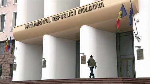 В Молдавии запретили георгиевские ленты, а также символы Z и V