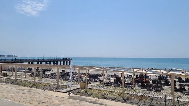 21.06.2021 Имеретинская низменность, Адлер. Пляж Богатырь, море. Много отдыхающих? смотреть онлайн