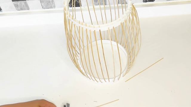 SADECE ÇÖP ŞİŞ VE YOĞURT KOVASINDAN❗BAMBU TARZI AYDINLATMA AVİZE YAPIMI смотреть онлайн