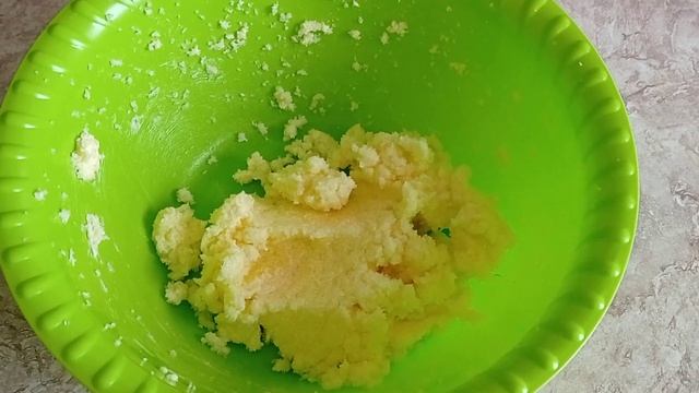 Бомбический пирог со сливами в карамели. Его точно нужно попробовать.