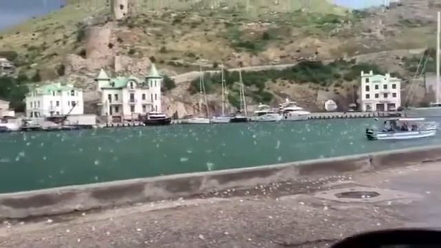 Обзор из Крыма. Балаклава ( Севастополь ). Под обстрелом града бухта Балаклавы. смотреть онлайн