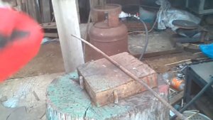 Топор из рельсы для мясника.