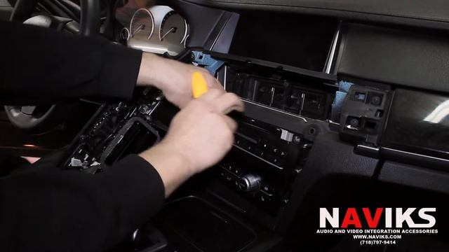 2013 BMW 7 Series F01 NAVIKS Video Integration Interface Apple TV + iPhone 5 смотреть онлайн