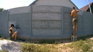 Как покрасить забор за 10 минут