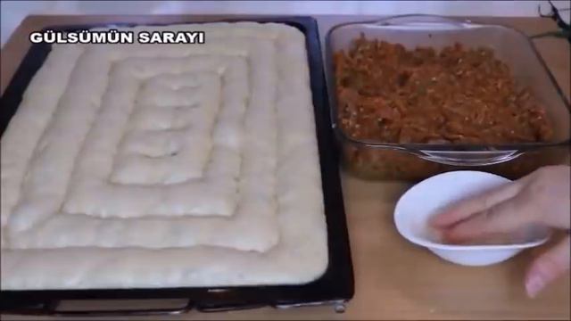 BAMBASKA BİR ÇÖREK TARİFI YUMUŞACIK LEZZETLİ KOLAY TARIF. KABARMALARA DOYAMADI BÖREK NASIL YAPILI