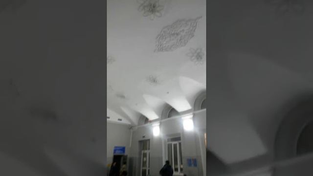 Вокзал Караганды внутри - мимо камеры хранения в третий зал ожидания проходим в ноябре 2021 года