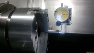 Проверка биения вала индикатором часового типа