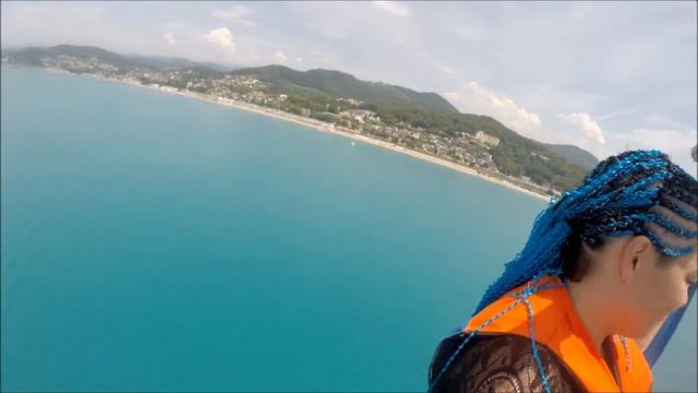 Я лечу на ПАРАШЮТЕ. Парашют с катера в Сочи. Парасейлинг в Сочи. 100 метров над уровнем моря. смотреть онлайн