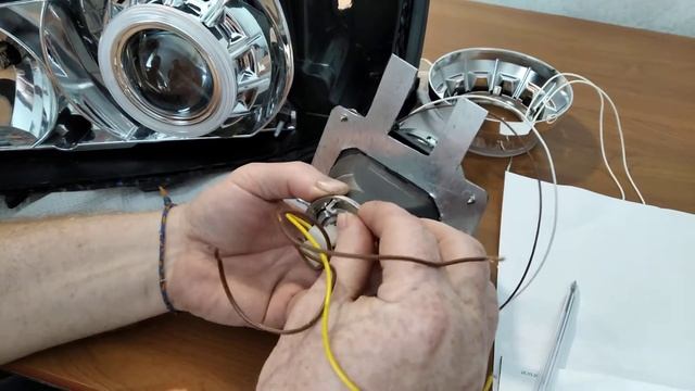 Антиреклама би-галогеновых линз  Koito Q5 Н7 за 1500 рублей.