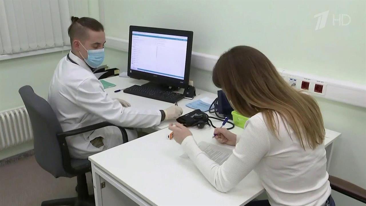 В российских регионах возобновилась вакцинация от коронавируса