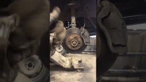 Замена передних рычагов Renault Logan