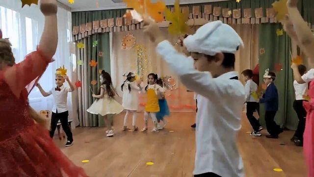 Осенний бал у Томочки смотреть онлайн