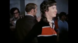 Афоня  танцует под клубняк!!!